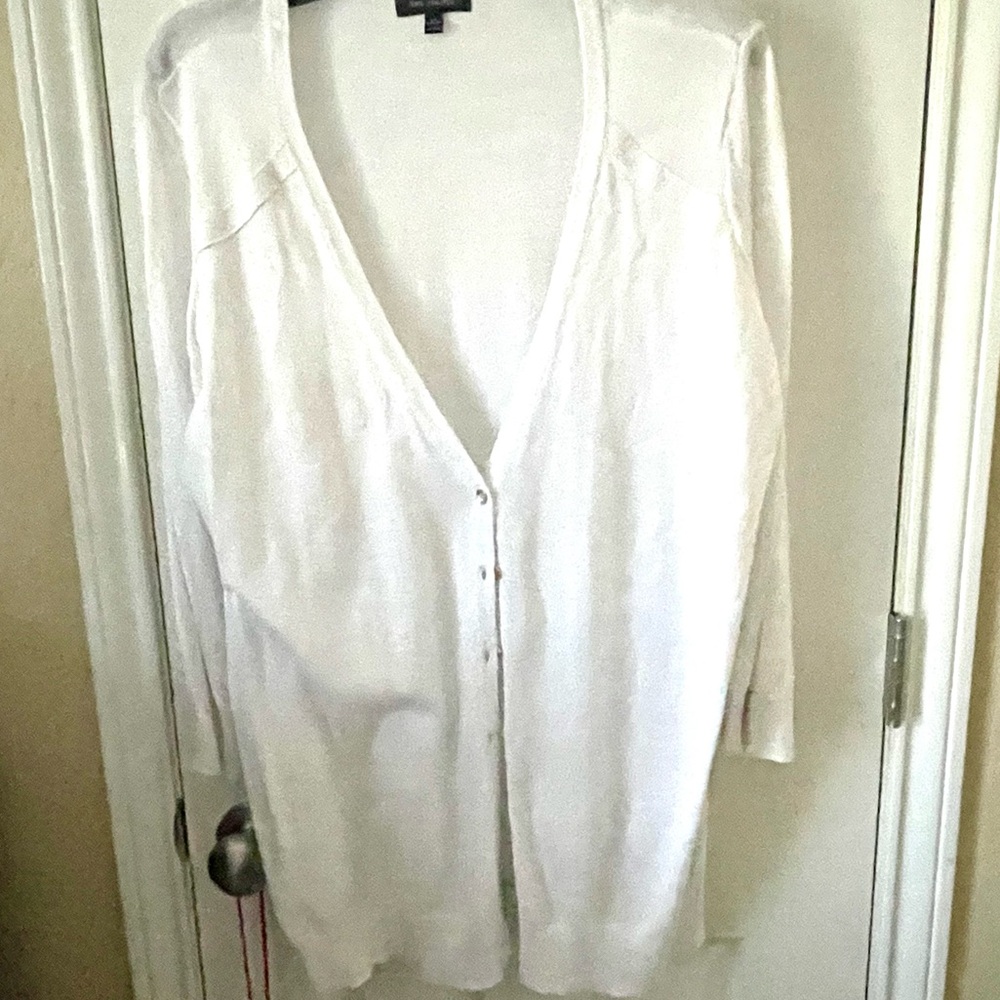 Ladies cardigan by The Limited in white. Size XXL